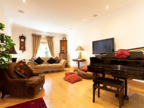 Pass the Keys 4 Bed Luxury Holiday Home w Wollaton Park access
